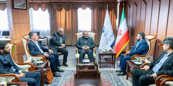 بررسی روند اجرای پروژه فیبر نوری در استان در دیدار معاون وزیر ارتباطات با استاندار مرکزی