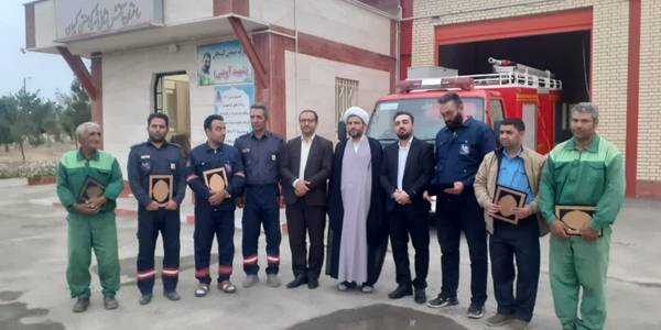 تجلیل از آتش نشانان و پرسنل پایگاه آتش نشانی شهرک صنعتی کمیجان به مناسبت روز آتش نشان و هفته وحدت