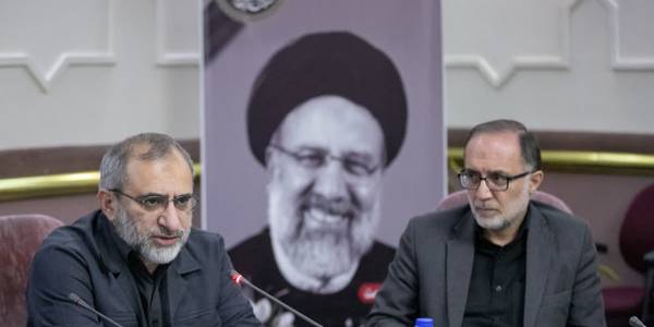 در جریان سفر رئیس دانشگاه آزاد اسلامی کشور به اراک، با حضور دکتر طهرانچی و دکتر مخلص‌الائمه، استاندار مرکزی و دکتر سید مجتبی آل یاسین معاون توسعه مدیریت و منابع استانداری ،تفاهم‌نامه‌ای بین دانشگاه آزاد اسلامی و شرکت مادرتخصصی ماشین‌سازی اراک در قالب طرح "پویش" منعقد شد.