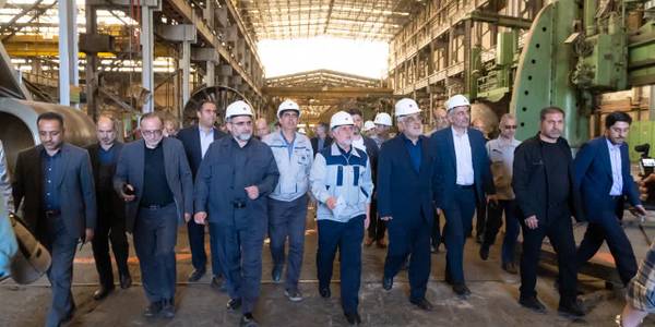بازدید رئیس دانشگاه آزاد اسلامی کشور و استاندار مرکزی  و معاون توسعه مدیریت و منابع استانداری از شرکت صنایع آذرآب
