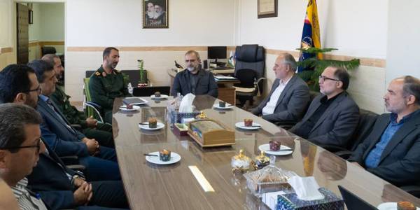 💠 دیدار استاندار مرکزی و معاون توسعه مدیریت و منابع استانداری وجمعی از مدیران  با فرمانده سپاه روح‌الله