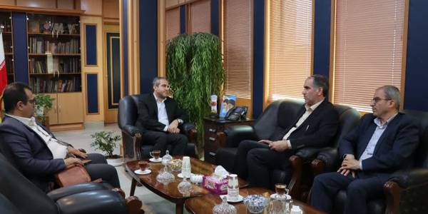 مدیر کل آموزش فنی و حرفه ای استان مرکزی به همراه رئیس این مرکز در ساوه با مهدی الیاسی معاون استاندار و فرماندار ویژه شهرستان ساوه دیدار و گفتگو کرد.