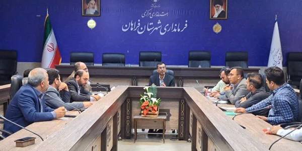 جلسه بررسی مسائل و مشکلات و تعیین تکلیف واحد‌های باقی مانده مسکن مهر ایثار فراهان