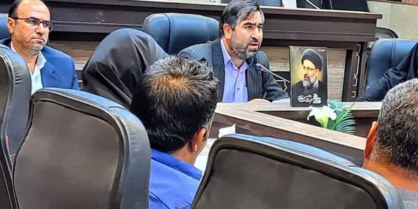 نشست هم اندیشی دهیاران بخش مرکزی به ریاست آقازیارتی فرماندار شهرستان فراهان