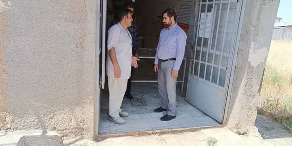 بازدید آقازیارتی فرماندار شهرستان فراهان از نانوایی سنگک روستای شتریه