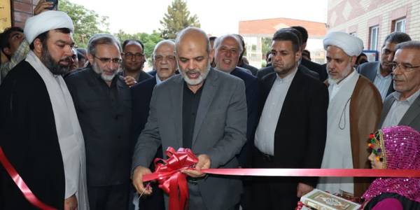 افتتاح دبستان ۱۸ کلاسه‌ی خیرساز نیکان کاوه با حضور وزیر کشور در ساوه
