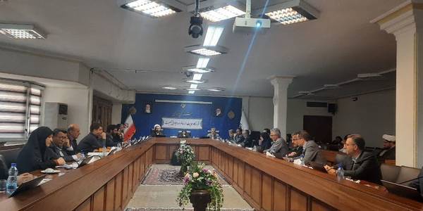 بیست و سومین جلسه ستادحمایت ازخانواده وجوانی جمعیت استان به ریاست مفتح زاده مدیر کل دفتر امور زنان وخانواده استانداری و باحضورفرمانداران (  از طریق ویدئو کنفرانس)  و اعضای ستاد مردمی جمعیت  استان در محل استانداری برگزار شد .
مهمترین موارد مطرح شده در جلسه مذکور عبارتند از:
🔹️پیگیری مصوبات بیست ودومین جلسه ستادجمعیت استان توسط دستگاههای اجرائی 
🔸️ارائه گزارش عملکرد کمیته اقتصادی ذیل ستاد
🔹️ارائه گزارش وقایع ۴گانه استان در سال  ۱۴۰۲
🔸️تصمیم گیری درخصوص اجرای ماده ۳۹ قانون  حمایت ازخانواده ‌و جوانی جمعیت توسط دستگاههای مندرج درقانون

 سه شنبه ۲۹خرداد ۱۴۰۳