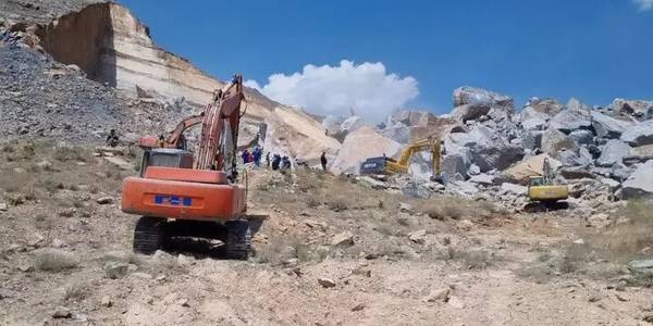 ریزش معدن در محدوده جاده اراک-توره- حضور استاندار مرکزی در صحنه حادثه