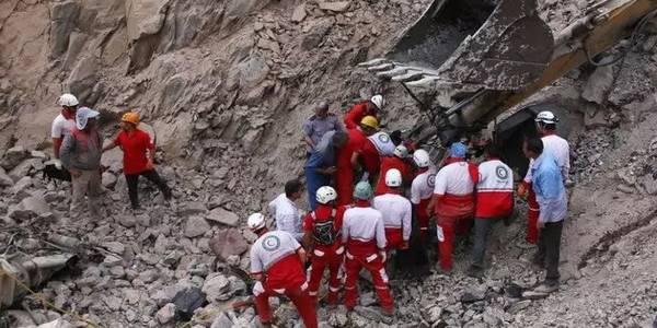 آخرین خبرها از حادثه‌ی معدن شازند- پیکر 2 نفر از مفقودین پیدا شد