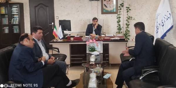 دکتر فتحی معاون مسکن شهری بنیاد مسکن انقلاب اسلامی استان با آقازیارتی فرماندار شهرستان فراهان دیدار نمودند.