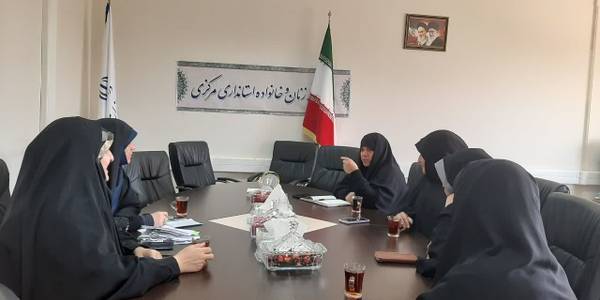 نشست آسیب شناسی و تقدیر از عوامل اجرایی مراسم گردهمایی بزرگ بانوان دیار آفتاب به ریاست مفتح زاده مدیر کل امور زنان و خانواده  در محل استانداری برگزار گردید

.
🔸لازم به ذکر است مراسم‌ مذکور با حضور بیش از ۲۰۰۰ نفر از بانوان برای گرامیداشت شهدای خدمت به ویژه شهید جمهور حضرت آیت الله دکتر رئیسی در تاریخ ۱۴۰۳-۳-۲۹ در محل مصلای بیت المقدس اراک برگزار شد .

دوشنبه ۱۴۰۳-۴-۴