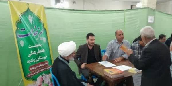 برگزاری میز خدمت همزمان با اقامه نماز جمعه پرندک