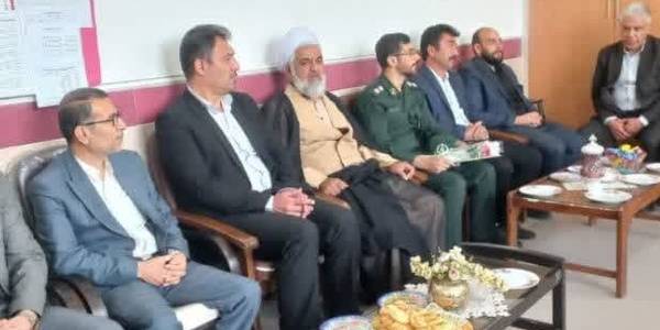 حضور جمعی از مسئولین شهرستان زرندیه در مدارس شهر زاویه