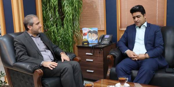 لنجابی، مدیر کل نوسازی، توسعه و تجهیز مدارس استان مرکزی با مهدی الیاسی معاون استاندار و فرماندار ویژه شهرستان ساوه دیدار و گفتگو کرد.