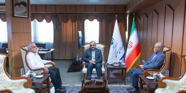 نشست صمیمی رؤسای ستاد نامزدها با استاندار مرکزی- تأکید بر قانون‌مداری