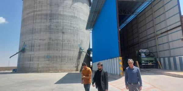 بازدید آقازیارتی فرماندار فراهان از مراکز خرید گندم و سیلو های شهرستان