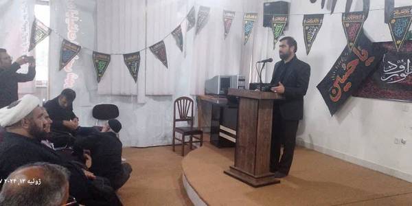 نشست ادبی شعر آیینی شهرستان با حضور آقازیارتی فرماندار شهرستان فراهان