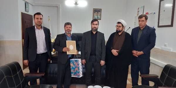 تقدیر از سرپرست بهزیستی شهرستان به مناسبت هفته بهزیستی