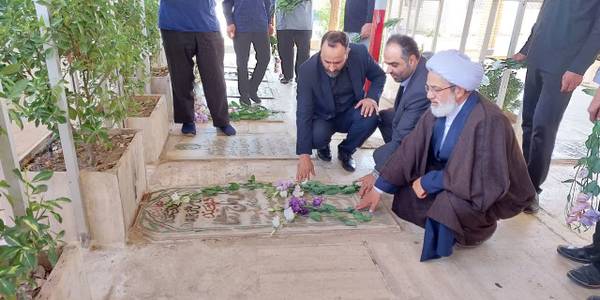 گلباران قبور مطهر شهدای ستاد نماز جمعه و امام جمعه فقید محلات