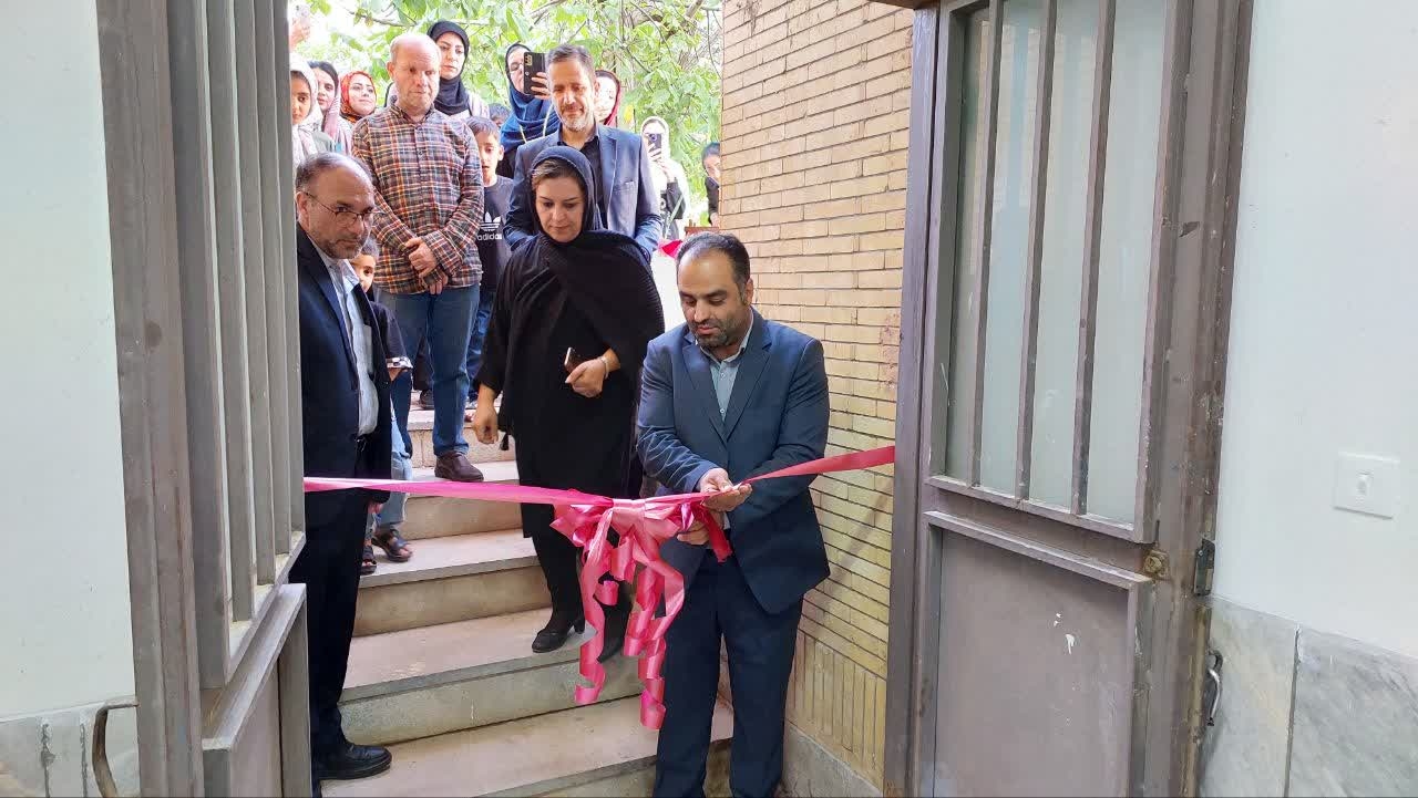 نمایشگاه دست‌ساخته‌های بانوان شهرستان محلات افتتاح شد