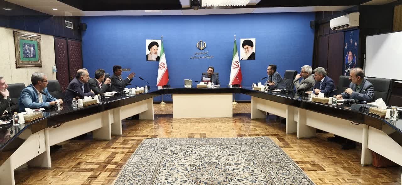 نشست فرماندار و نماینده مردم خمین در مجلس با وزیر صنعت ، معدن و تجارت برگزار شد