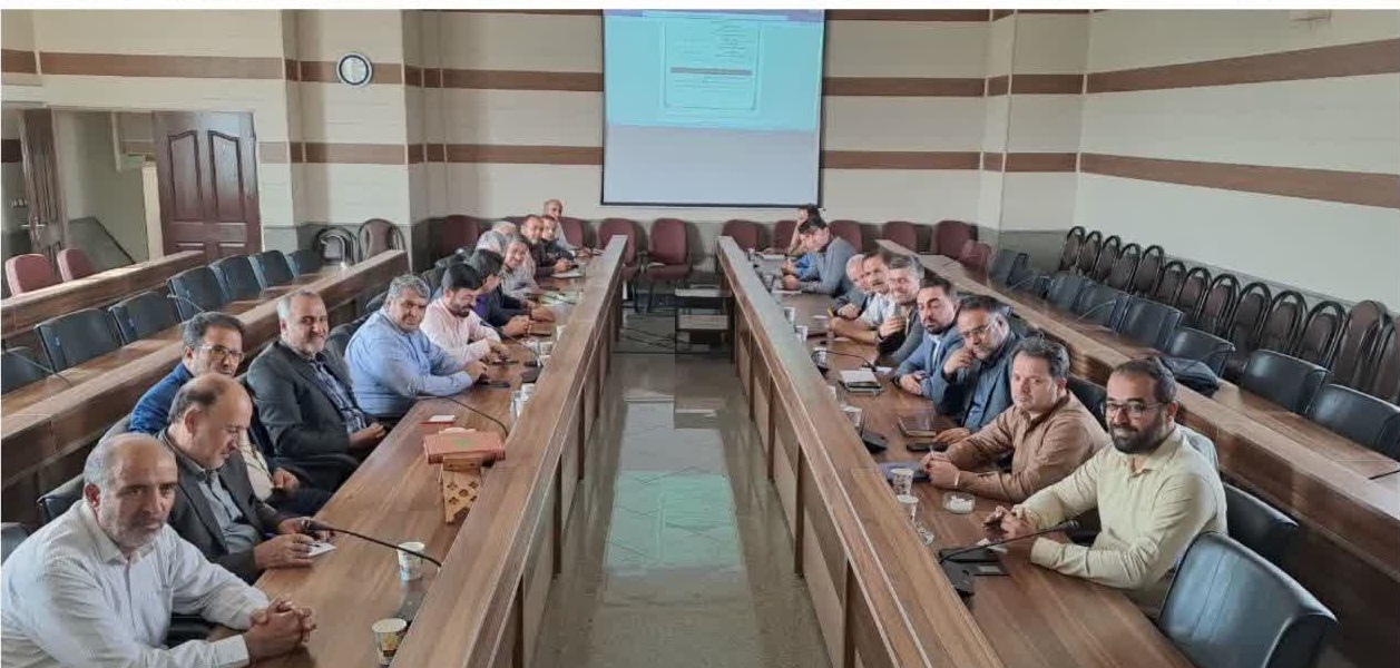 جلسه آموزشی و توجیهی نمایندگان فرماندار چهاردهمین انتخابات ریاست جمهوری در شهرستان کمیجان