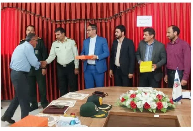 نشست فرماندار با رؤسای اتحادیه های صنفی شهرستان به مناسبت روز اصناف