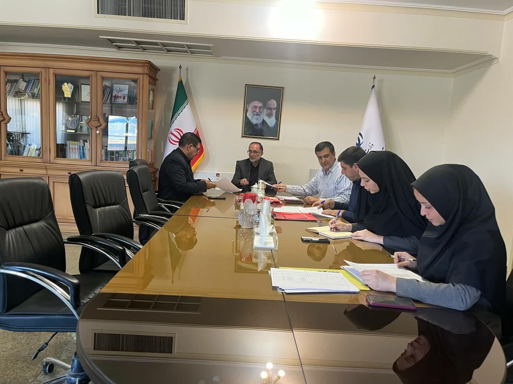 با حضور علیرضا حسنی،.   مدیرکل امور اداری و مالی