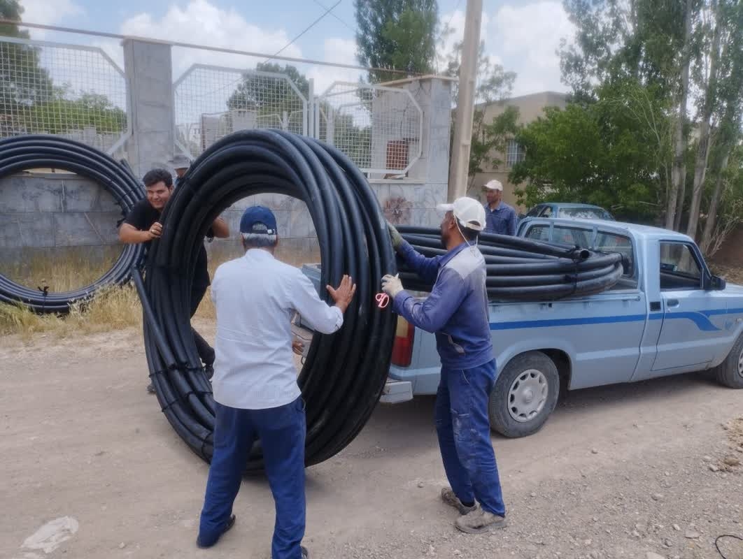 تعویض خط انتقال چاه روستای درمنک بطول ۳۰۰ متر