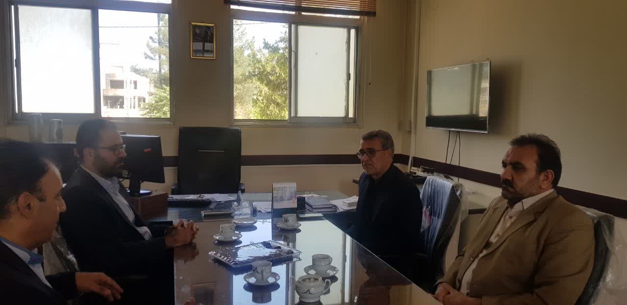 جلسه پزشگ نیا مدیرکل پدافند غیرعامل با جناب آقای سلیمانی رئیس اداره صنعت، معدن و تجارت دلیجان