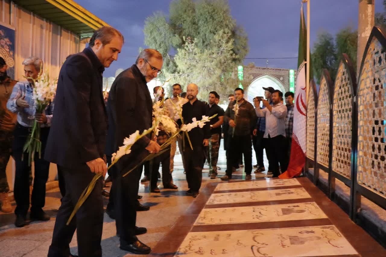 گلباران مزار مطهر شهدای مدافع حرم ساوه