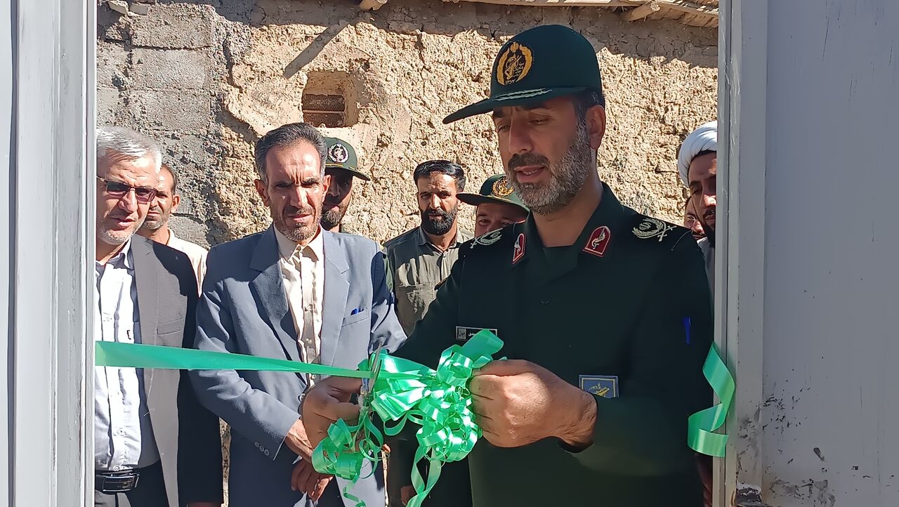 تعداد یک باب منزل محرومین در روستای فرج آباد شهرستان خمین افتتاح شد