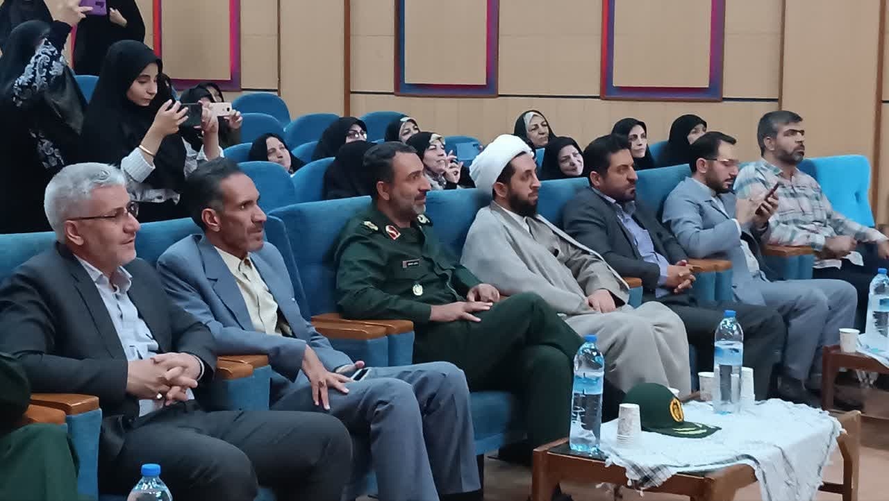 گردهمایی بانوان نقش آفرین دفاع مقدس در شهرستان خمین برگزار شد