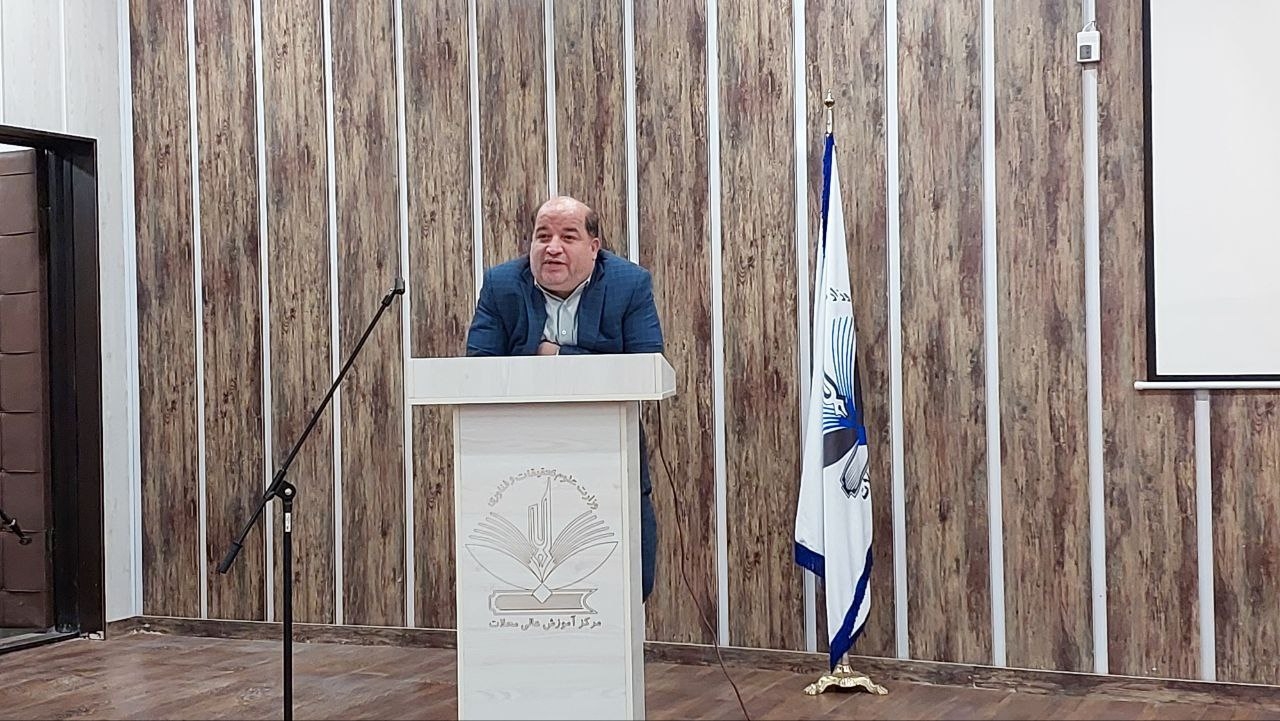 حضور فرماندار و معاون برنامه ریزی و عمرانی فرمانداری شهرستان محلات در دوره  آموزشی ارتقا توانمندی‌های اجتماعی فرهنگی و بازآفرینی شهری در سکونت گاه‌های غیر رسمی، بافت فرسوده و بافت تاریخی