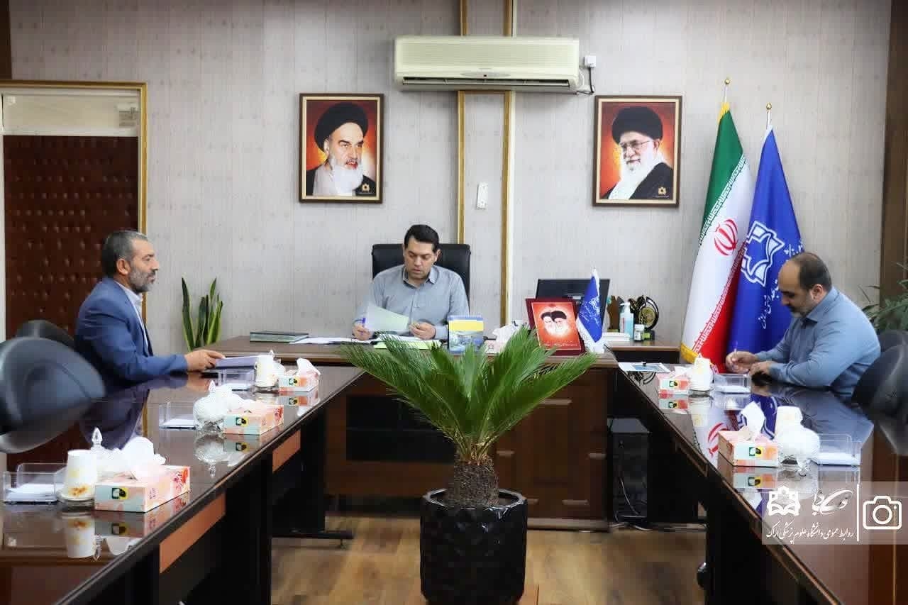 نشست هم اندیشی فرماندار شهرستان زرندیه با رئیس دانشگاه علوم پزشکی اراک/ بررسی مسائل حوزه سلامت زرندیه