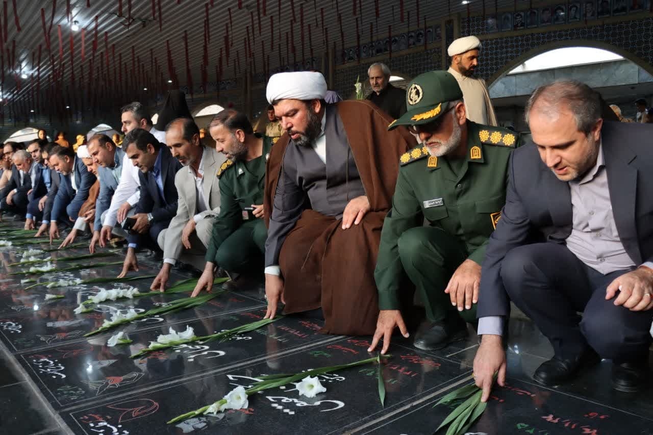 گلباران مزار مطهر شهدای گرانقدر  شهرستان ساوه