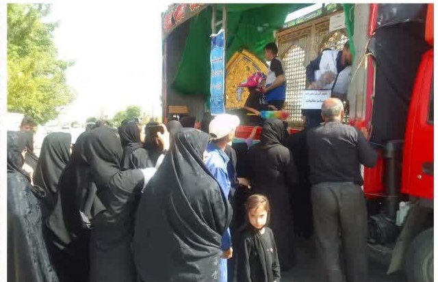 مراسم استقبال از نیم ضریح سرداب امام زمان (عج) با حضور اعضای شورای اداری شهرستان در محل مقابل ناحیه مقاومت بسیج شهرستان کمیجان.