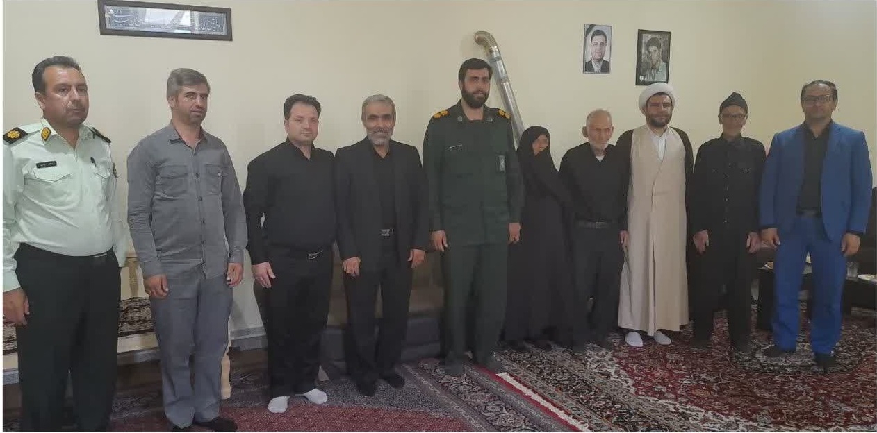 دیدار مسئولین شهرستان کمیجان با والدین معزز شهیدان والامقام حسنی و کوخایی