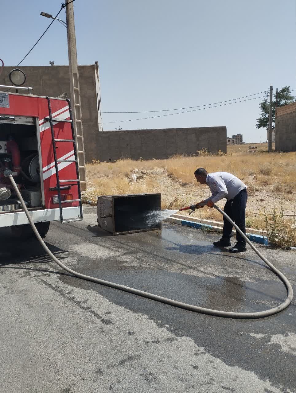 گزارش تصویری از روند شستشوی سطل های زباله