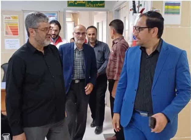 دیدار و تقدیر ابراهیم رستمی، فرماندار شهرستان کمیجان از پزشکان و مسئولین گروه جهادی پزشکی مستقر در بیمارستان امام علی(ع) شهرستان کمیجان