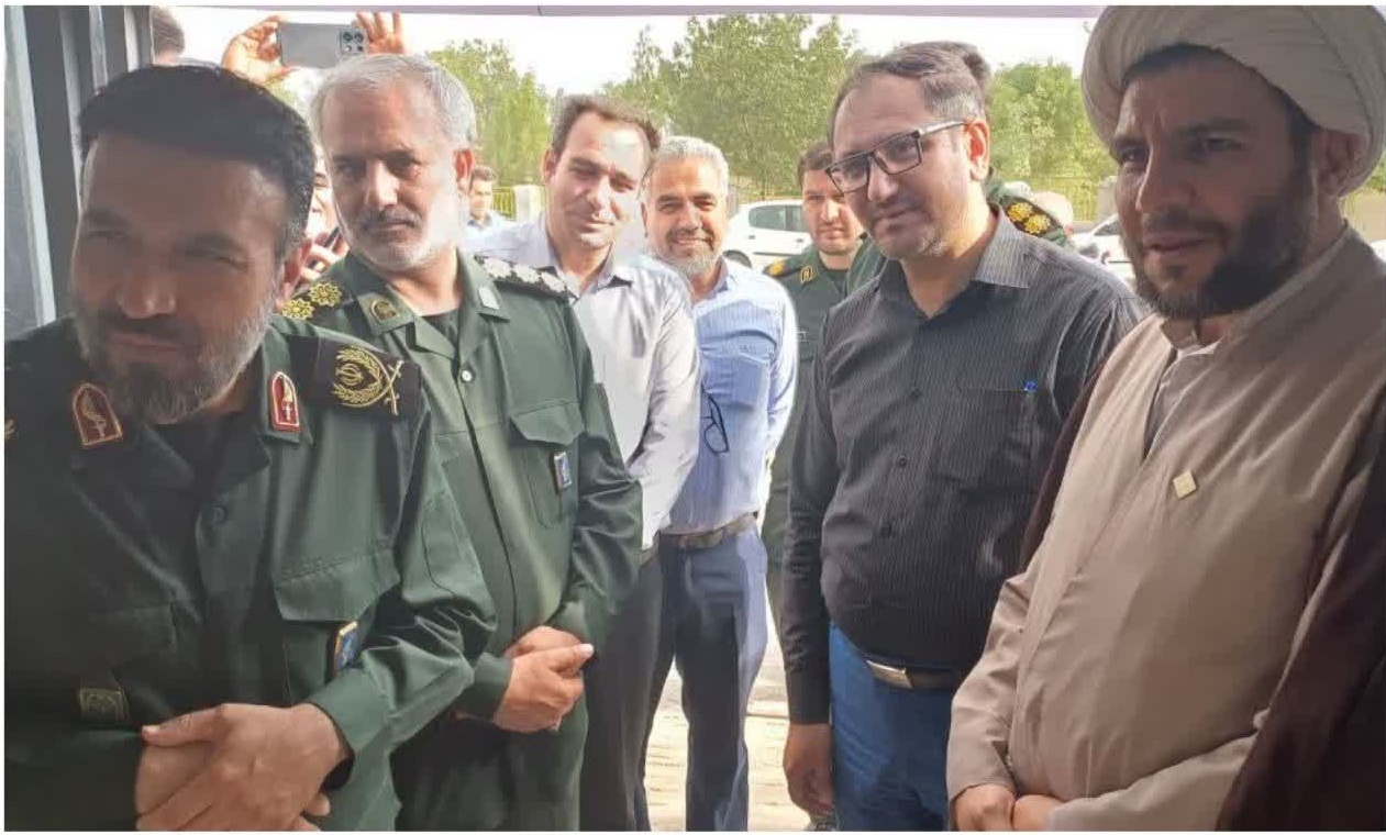 دیدار و تقدیر ابراهیم رستمی، فرماندار شهرستان کمیجان از پزشکان و مسئولین گروه جهادی پزشکی مستقر در روستای میدانک