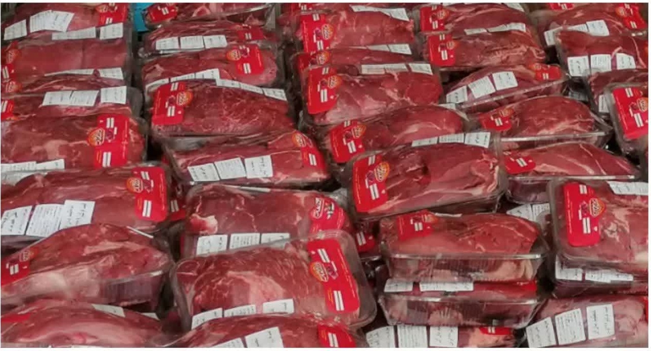 توزیع ۵ تن گوشت گرم تنظیم بازار با نرخ مصوب دولتی در شهرستان کمیجان