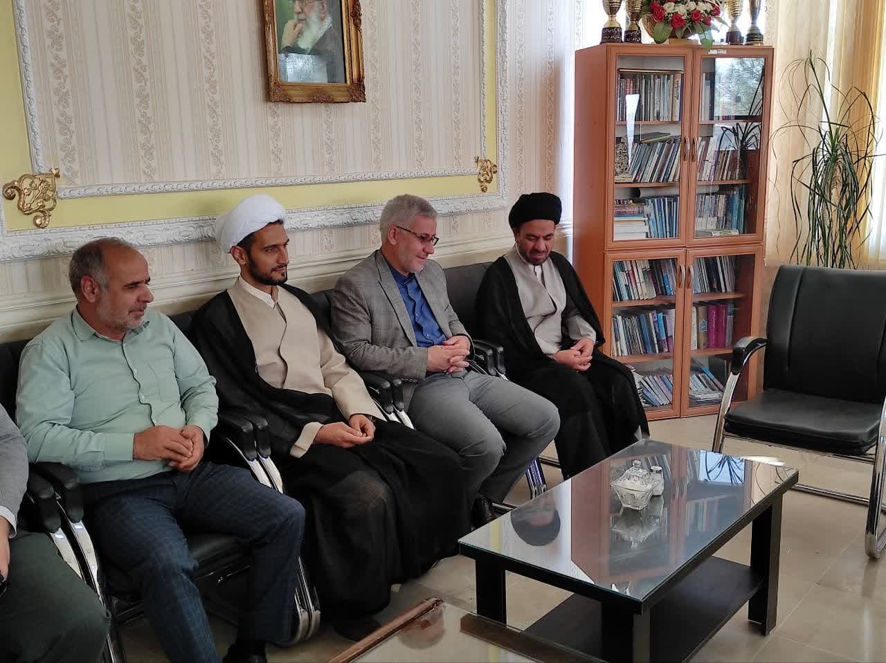 فرماندار ، امام جمعه ، رئیس دادگستری و دادستان عمومی و انقلاب خمین با فرمانده انتظامی شهرستان دیدار کردند