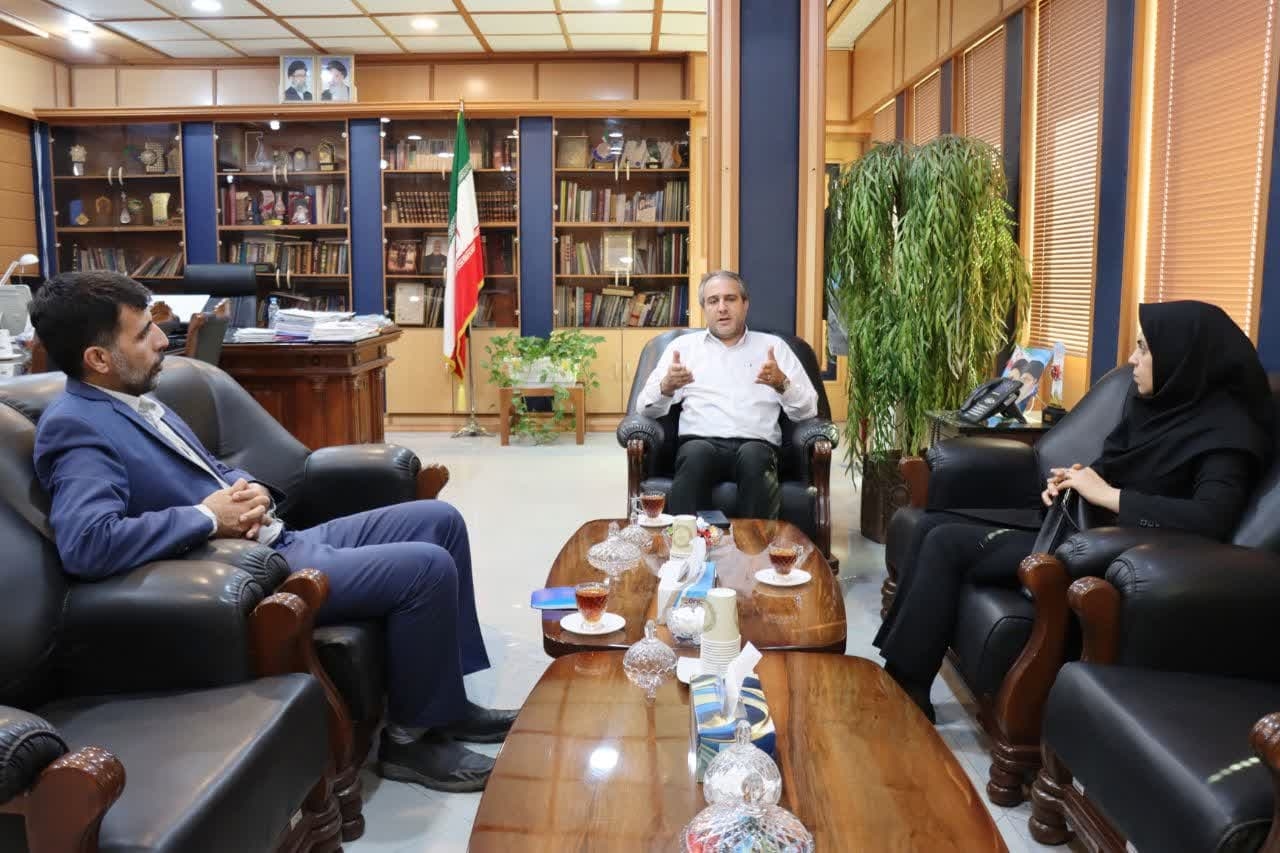 دیدار رییس بیمارستان شهید چمران ساوه با معاون استاندار و فرماندار ویژه شهرستان ساوه