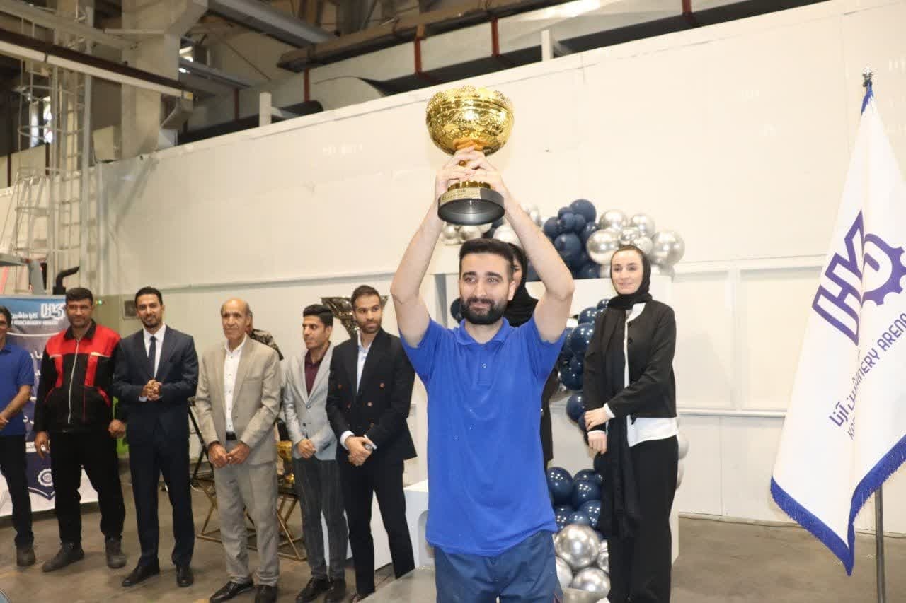 تجلیل از قهرمانان دوومیدانی کشور/ تیم کارا ماشین آرنا قهرمان چهارگانه رقابت های باشگاه‌های کشور