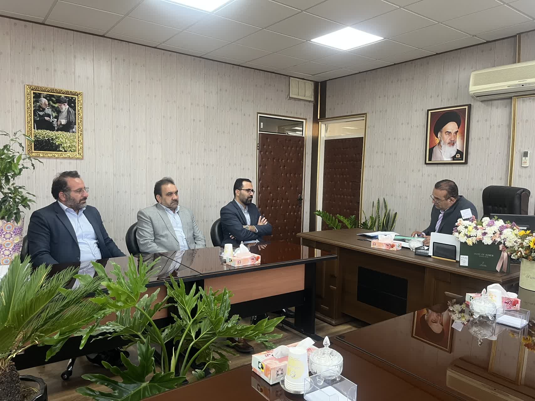 نشست و دیدار پزشگ نیا مدیرکل پدافند غیرعامل و هیئت همراه با آقای نظری سرپرست دانشگاه علوم پزشکی استان