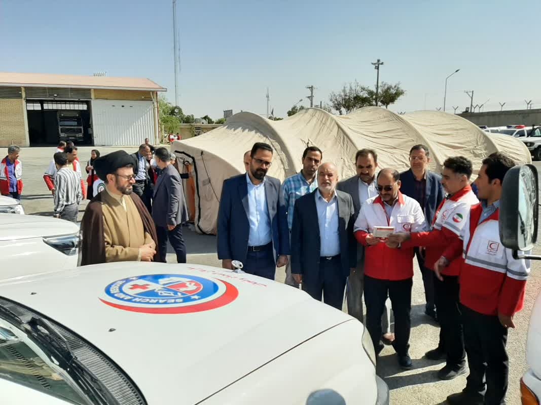 بازدید پزشگ نیا به اتفاق هیئت همراه و سردار شاهوردیان مشاور محترم رئیس سازمان پدافند غیر عامل کشور از انبار مرکزی هلال احمر شهرستان اراک