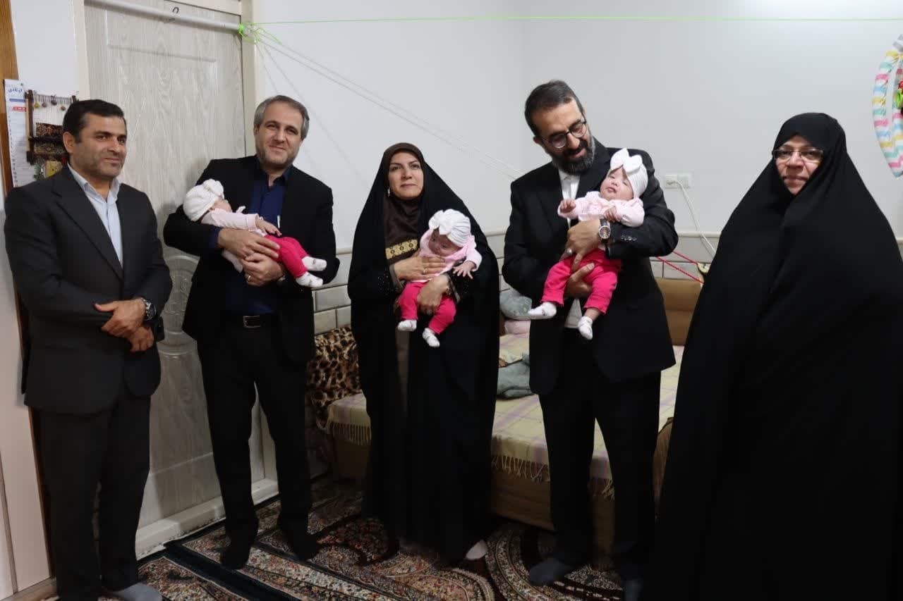 دیدار با سه قلوهای تازه متولد شده/سه خواهر
