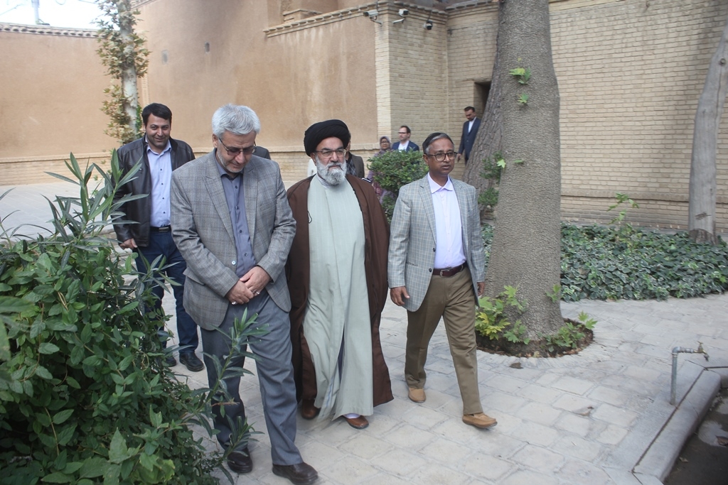سفیر کشور بنگلادش در ایران از بیت تاریخی حضرت امام (ره) در خمین بازدید کرد