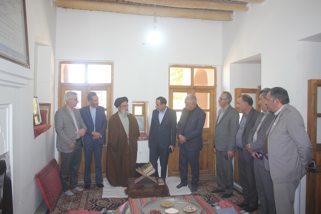 معاون وزیر جهاد کشاورزی از بیت تاریخی حضرت امام (ره) در خمین بازدید کرد